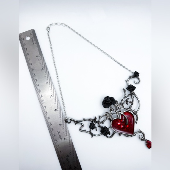 ❤️Alchemy of England The Blood Rose Gothic Red Heart Pendant Necklace - Picture 12 of 14